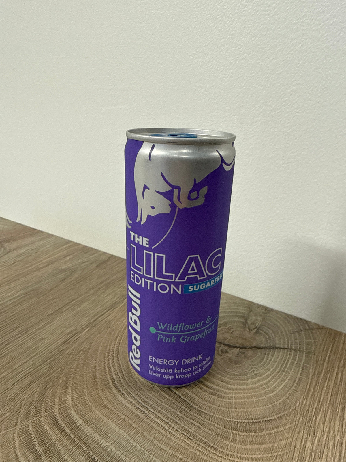 Red Bull Lilac Edition -energiajuoma, luonnonkukka ja pinkki greippi, Sugarfree