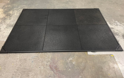League painonnostolava 2x3m koottuna salissa
